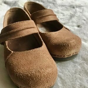Dansko Mary Jane size 39 Brown Suede shimmer